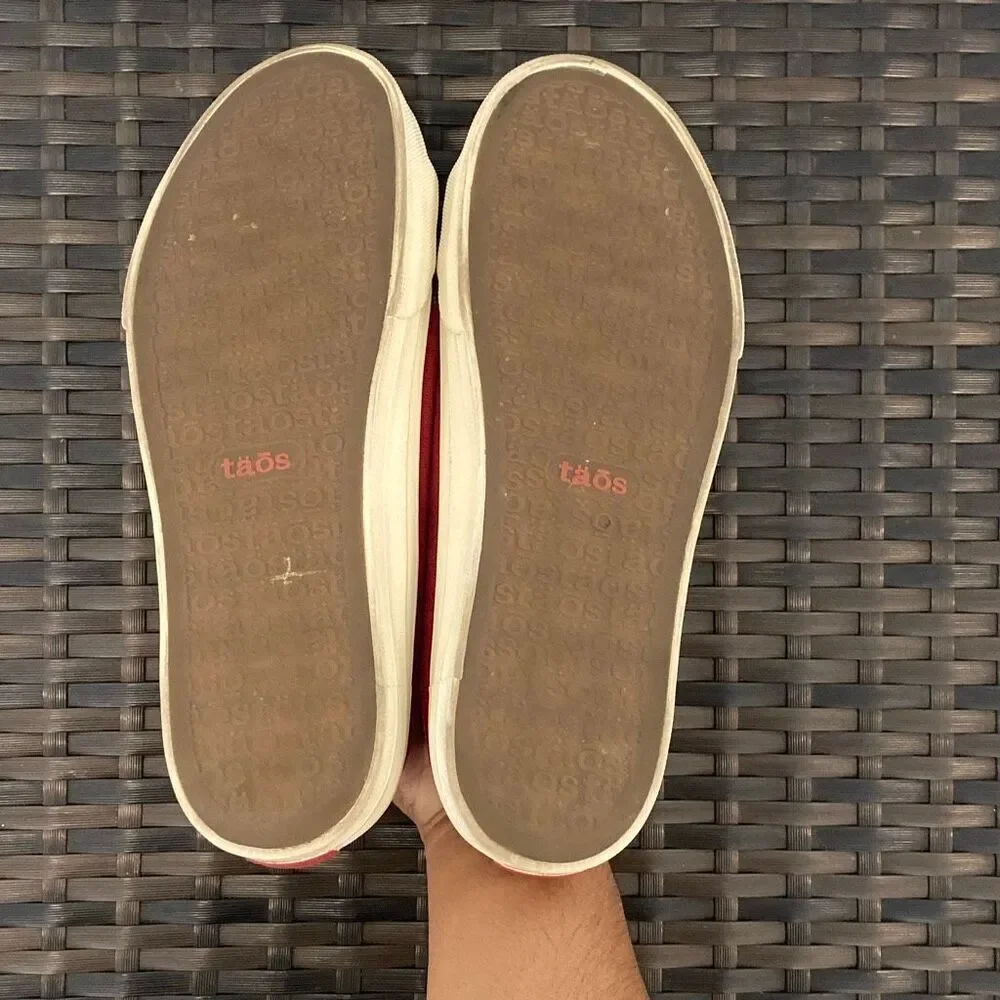 Taos Ez Soul slip on sneakers women’s size 8.5